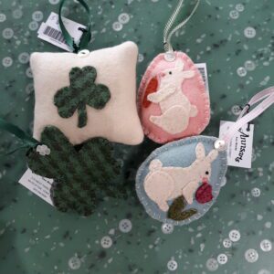 ORNAMENT FELT AM